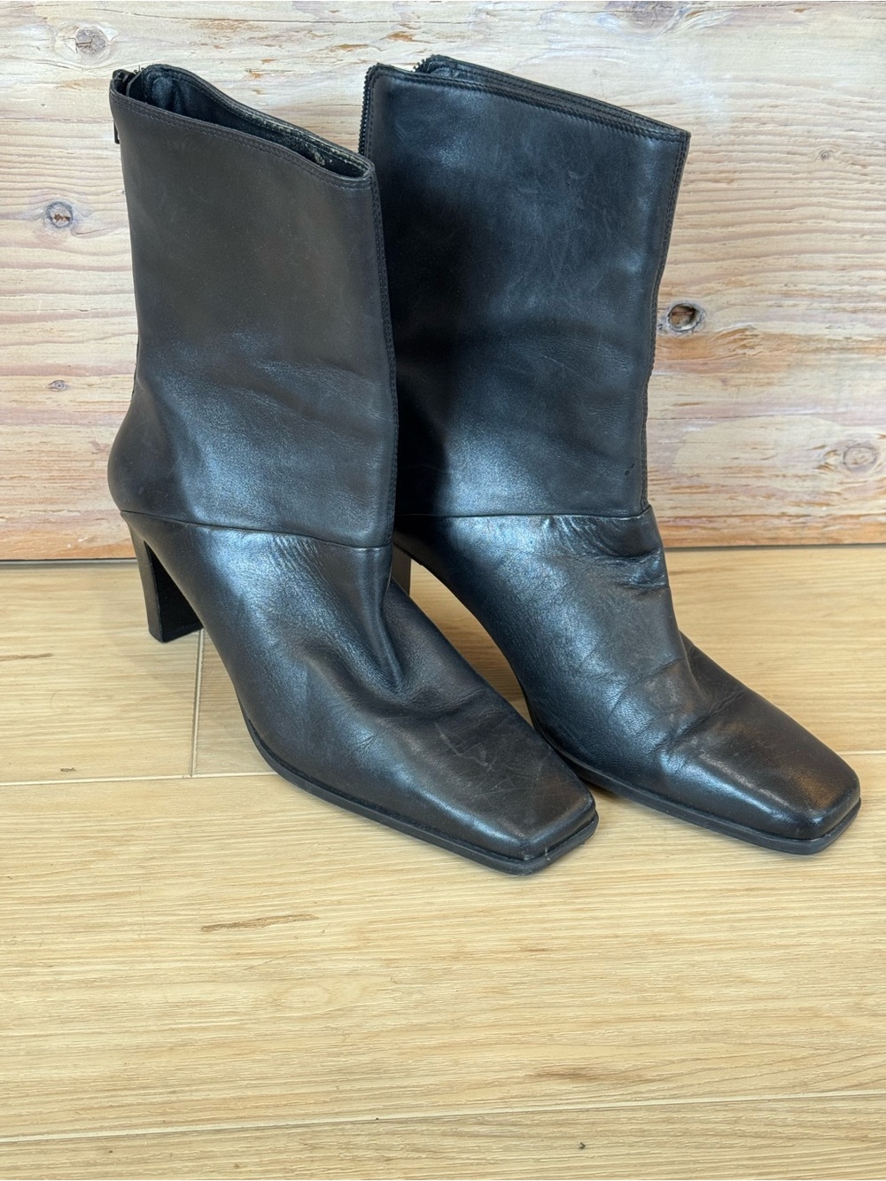 Markon Women's Black Leather Mid-Calf Heel Boots